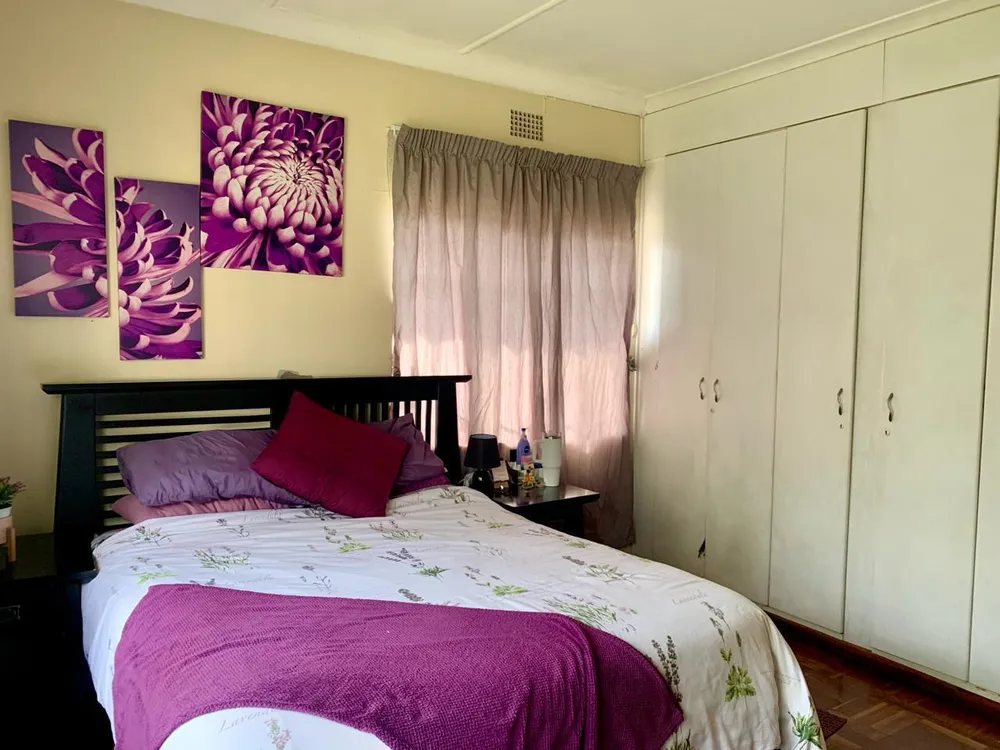 South Africa, Gauteng, Eastleigh, High Road, 51