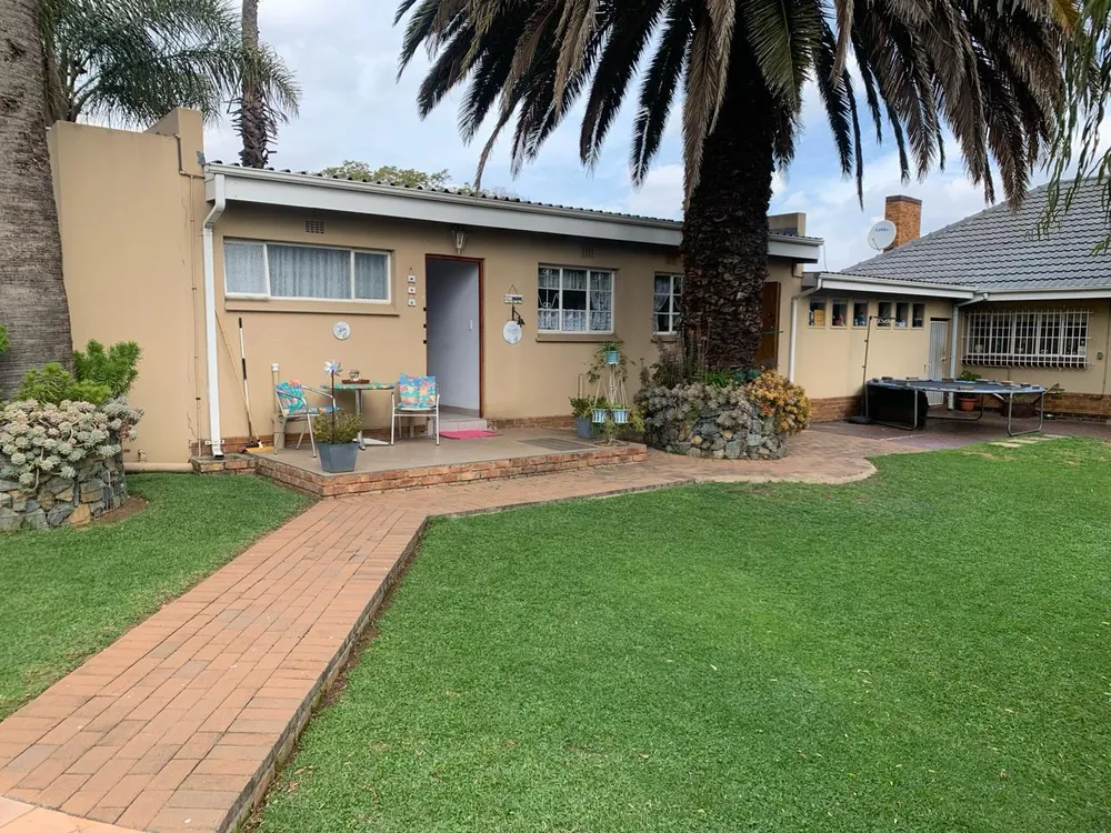 South Africa, Gauteng, Eastleigh, High Road, 51