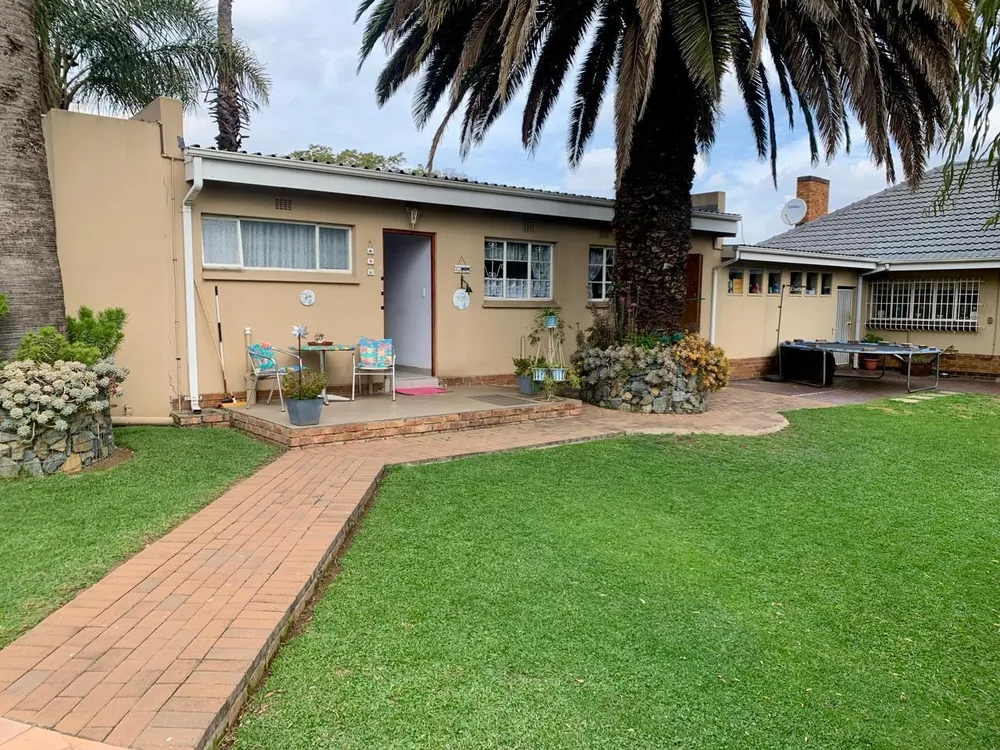 South Africa, Gauteng, Eastleigh, High Road, 51