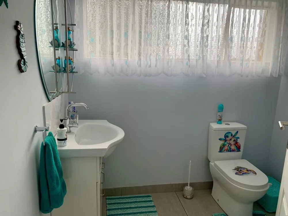South Africa, Gauteng, Eastleigh, High Road, 51
