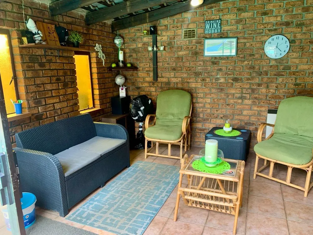 South Africa, Gauteng, Eastleigh, High Road, 51