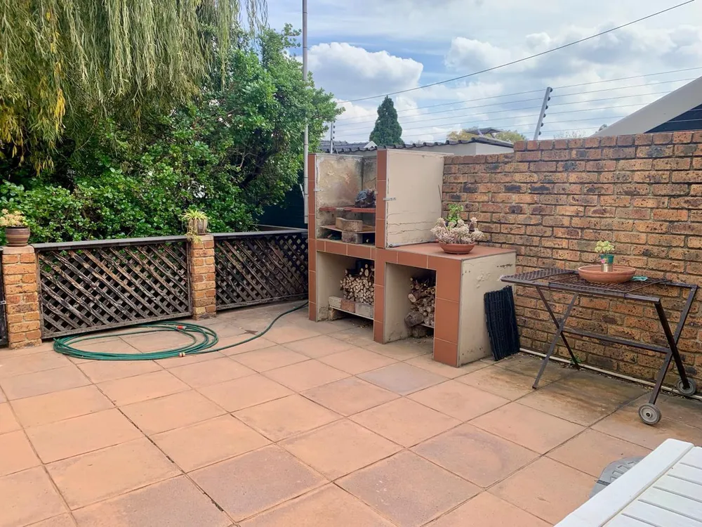 South Africa, Gauteng, Eastleigh, High Road, 51