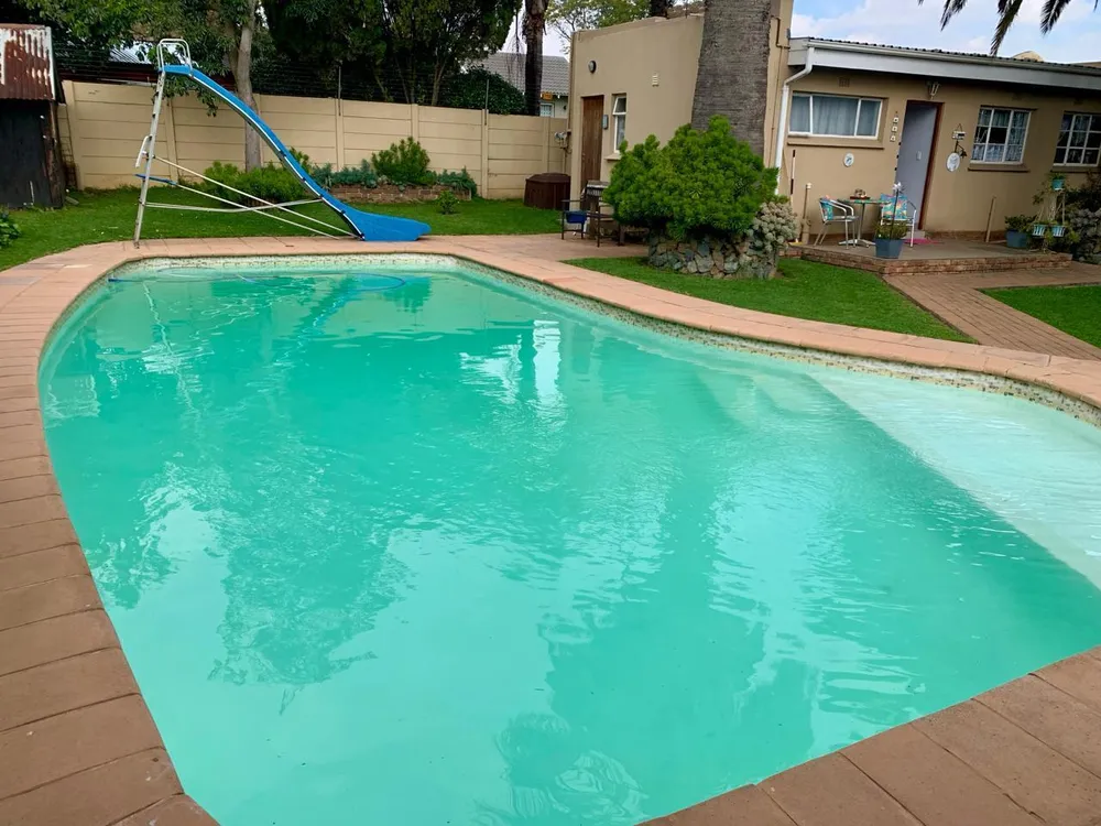 South Africa, Gauteng, Eastleigh, High Road, 51