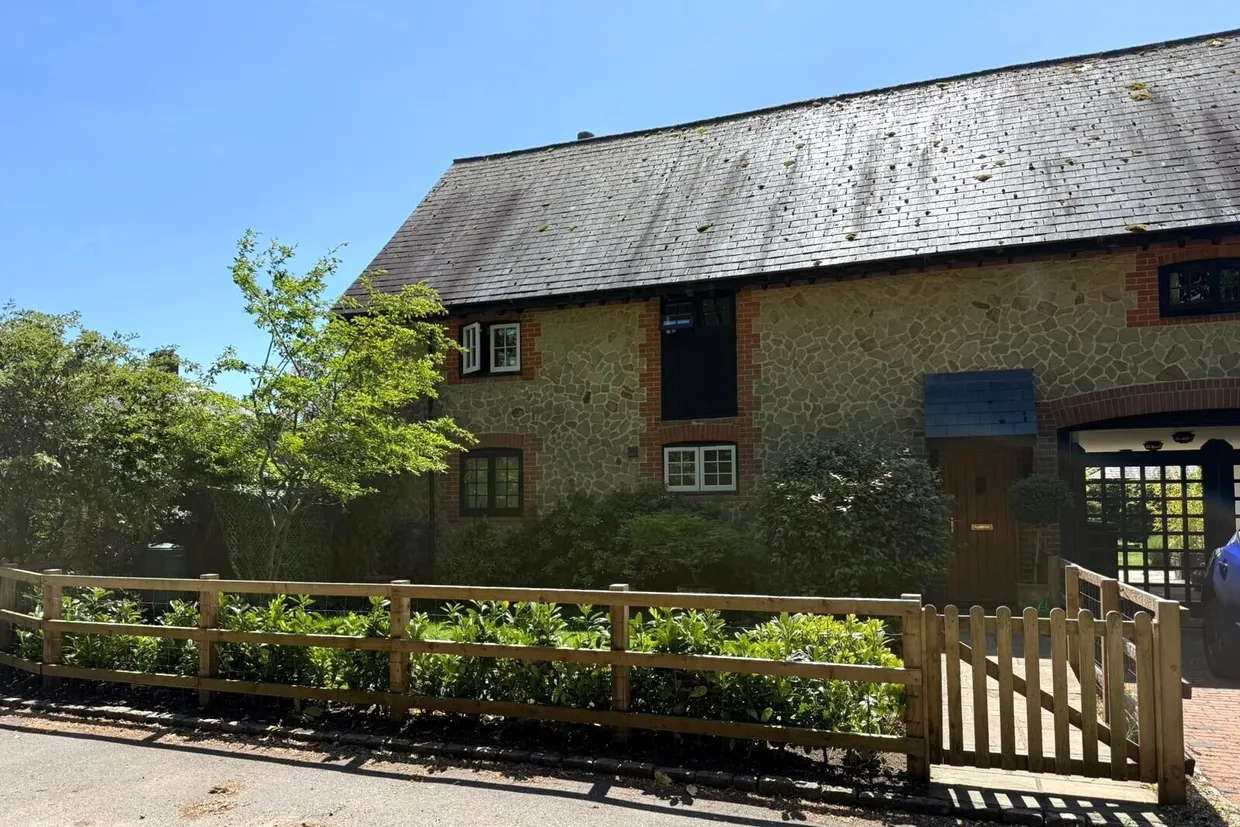 Wishanger Lane, Farnham, GU10 photo 1