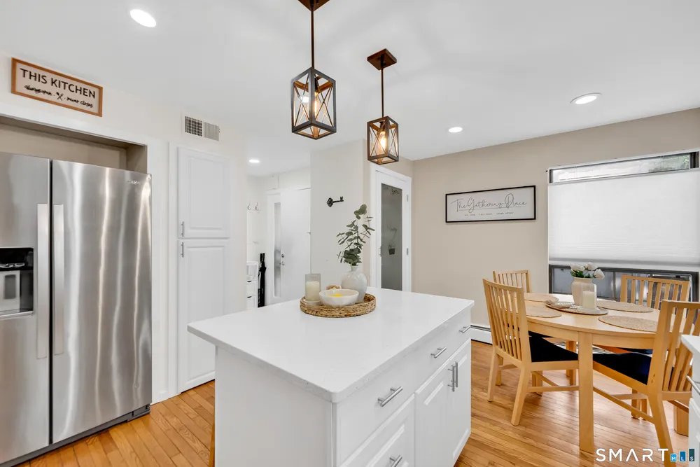 33 Stevens Pl, Rocky Hill, CT 06067