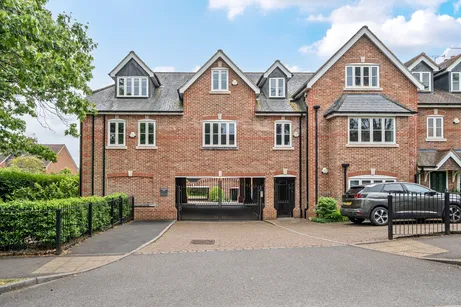 Crownwood Gate, Farnham, GU9