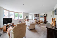 Crownwood Gate, Farnham, GU9 photo 3