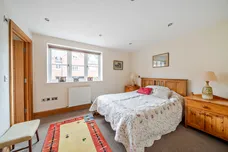 Crownwood Gate, Farnham, GU9 photo 6
