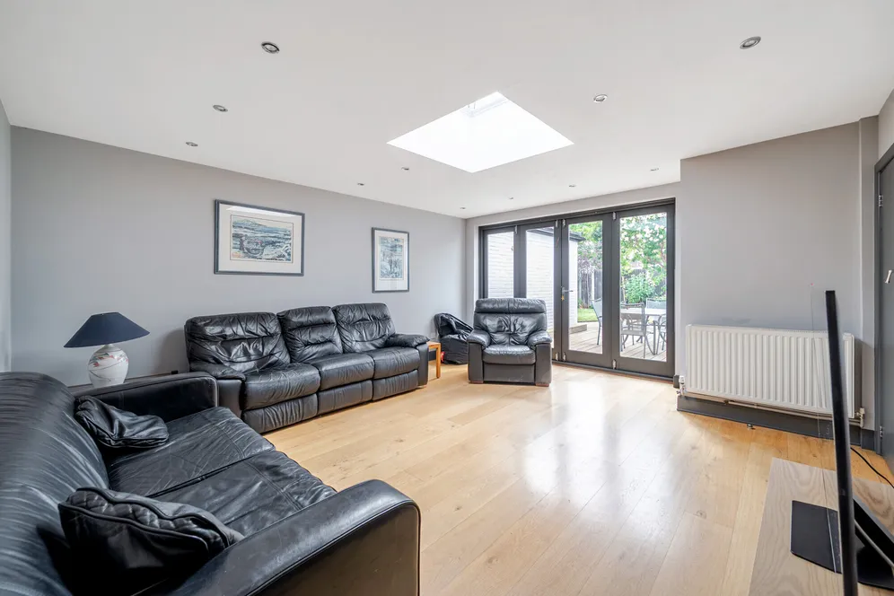 Ember Lane, Esher, KT10 photo 6