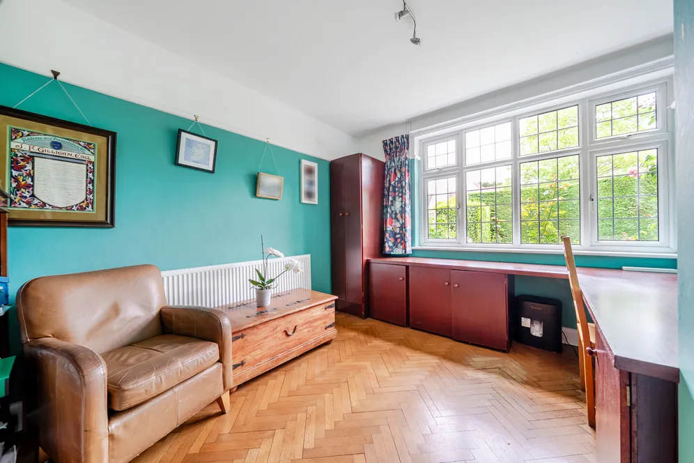 Ember Lane, Esher, KT10 photo 7