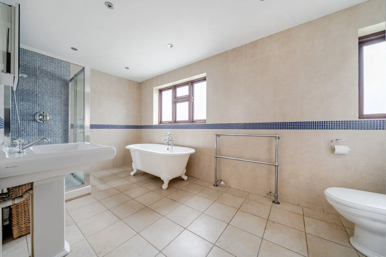 Ember Lane, Esher, KT10 photo 11