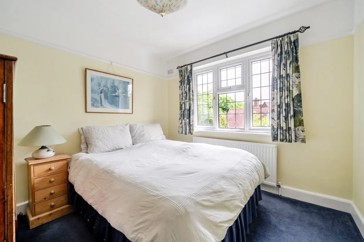 Ember Lane, Esher, KT10 photo 14