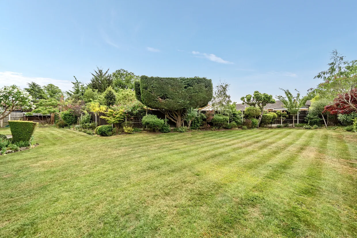 Ember Lane, Esher, KT10 photo 18