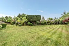 Ember Lane, Esher, KT10 photo 18