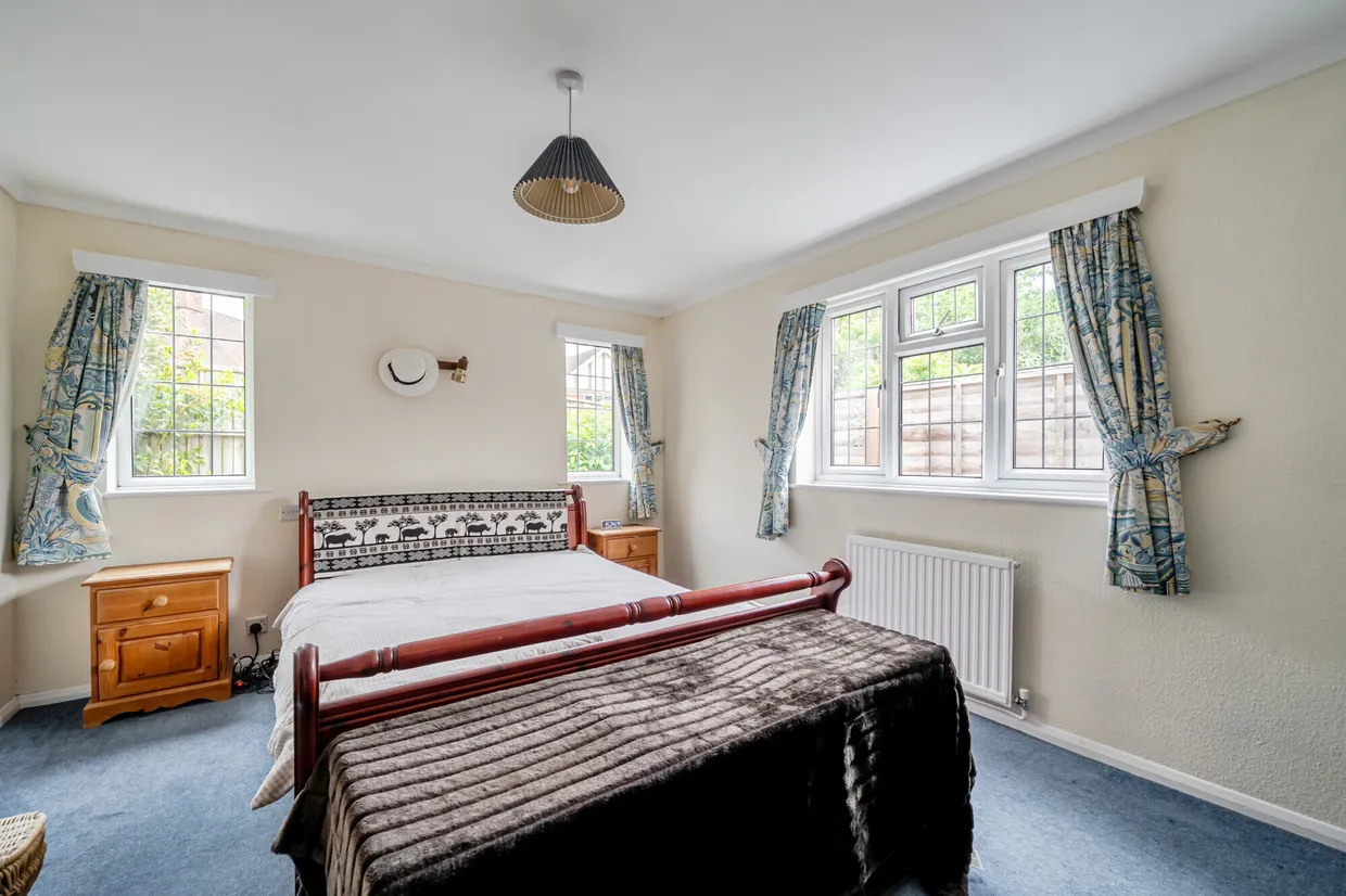 Ember Lane, Esher, KT10 photo 22