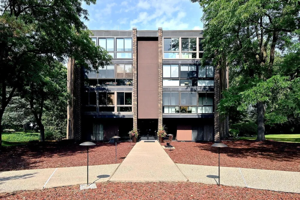 1700 Lexington Ave S, Mendota Heights, MN 55118