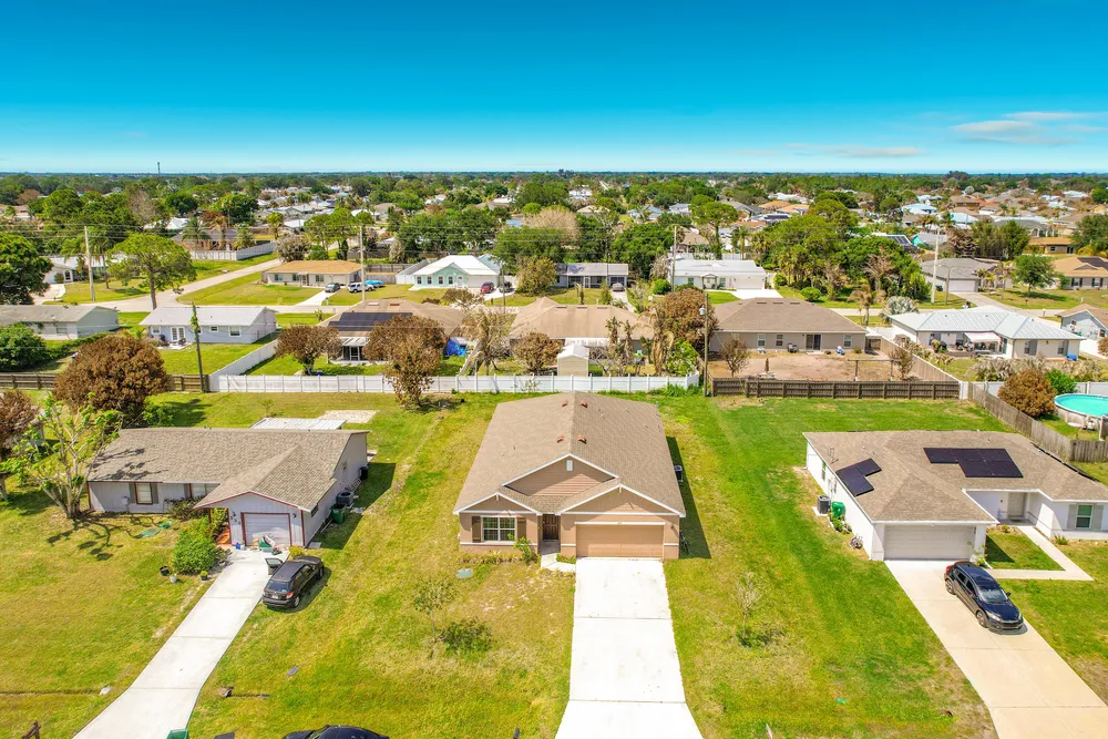 525 SW Twig Ave, Port St Lucie, FL 34983