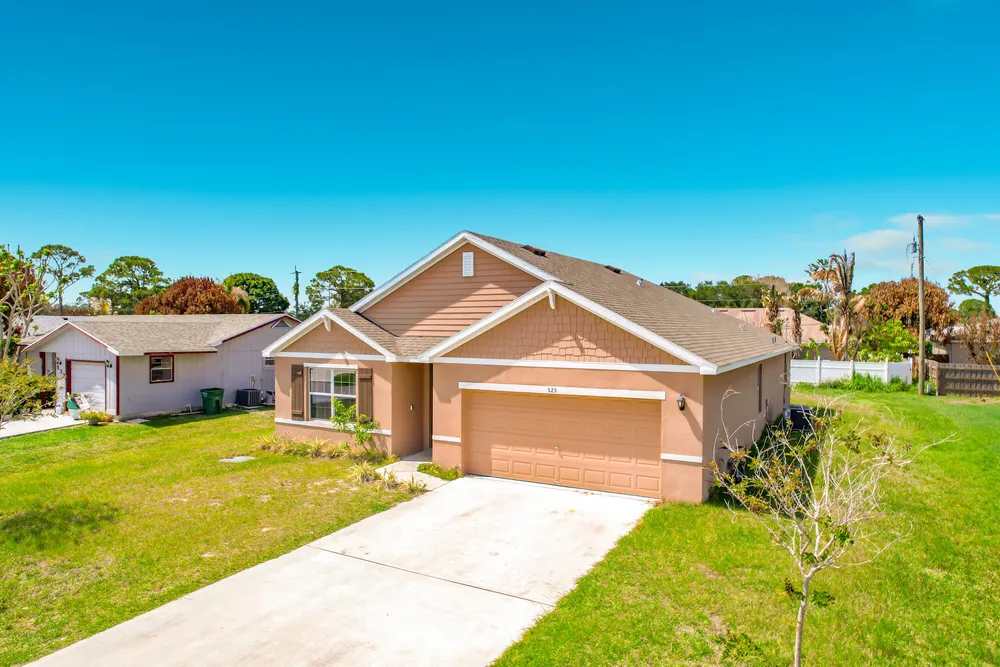 525 SW Twig Ave, Port St Lucie, FL 34983