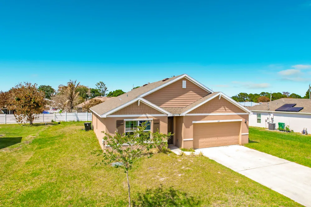 525 SW Twig Ave, Port St Lucie, FL 34983