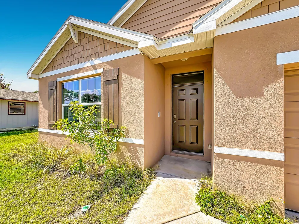 525 SW Twig Ave, Port St Lucie, FL 34983