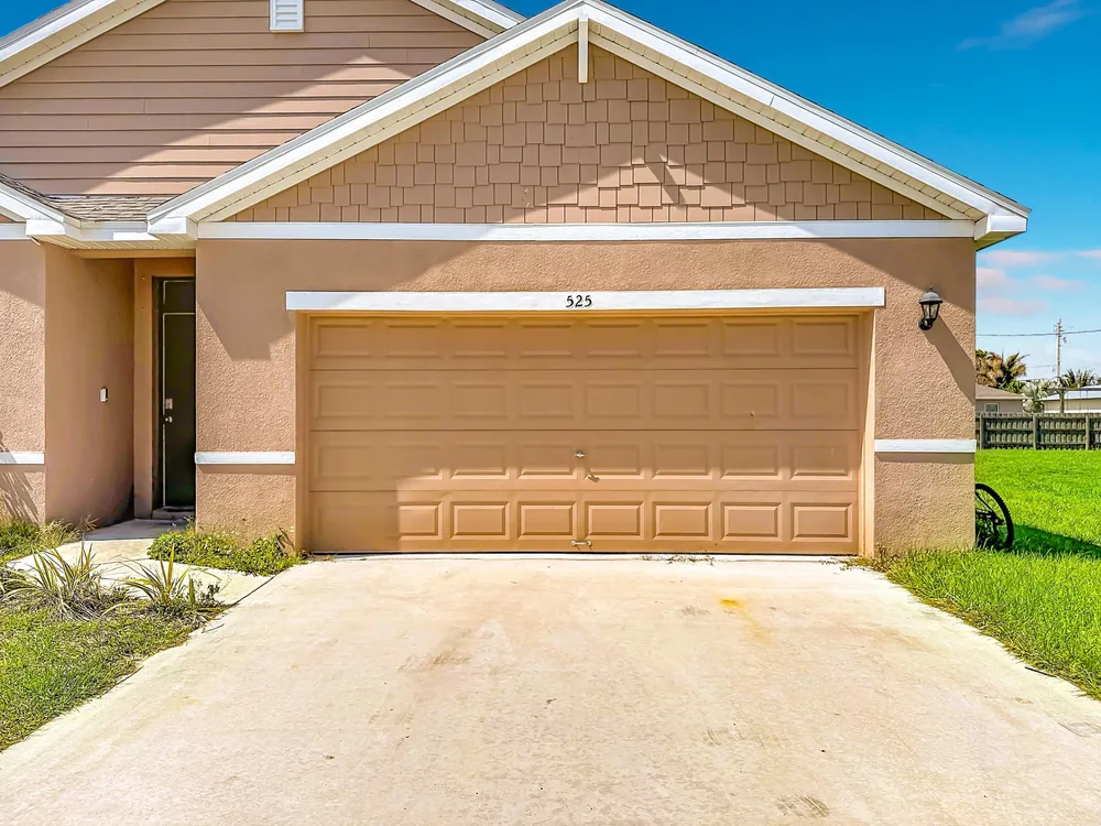 525 SW Twig Ave, Port St Lucie, FL 34983