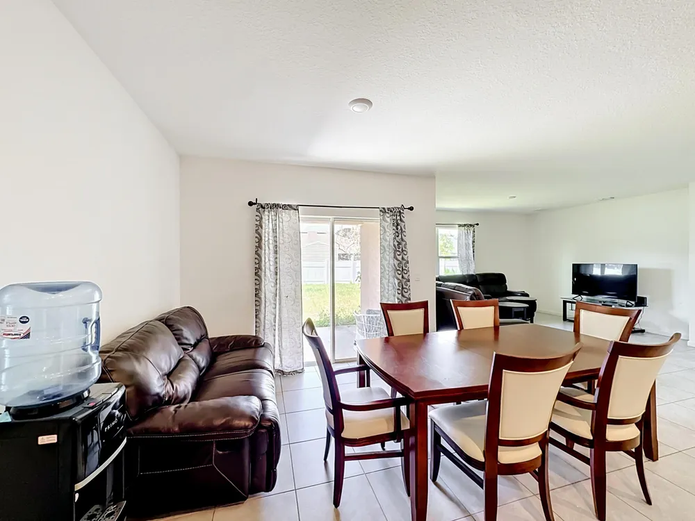 525 SW Twig Ave, Port St Lucie, FL 34983
