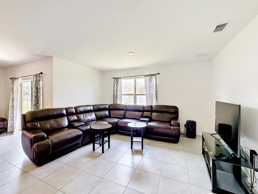 525 SW Twig Ave, Port St Lucie, FL 34983