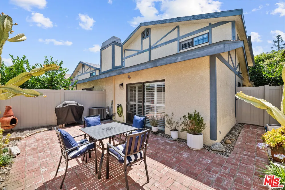 18435 Keswick St, Reseda, CA 91335