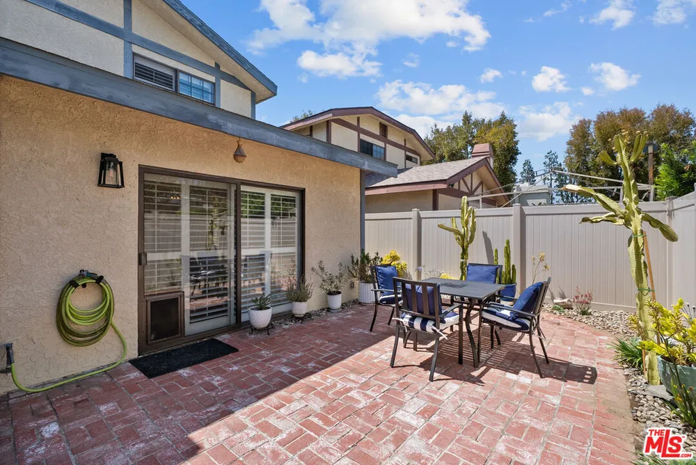 18435 Keswick St, Reseda, CA 91335