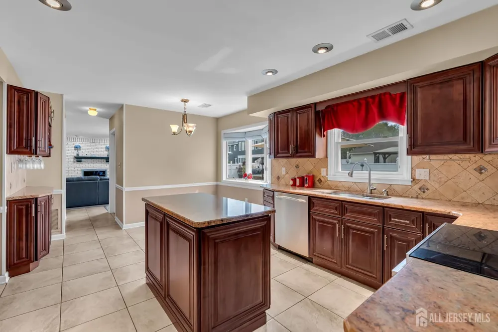 23 N Rhoda St, Monroe, NJ 08831