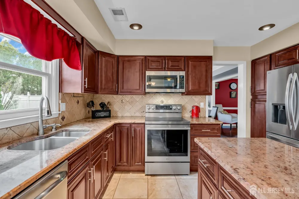 23 N Rhoda St, Monroe, NJ 08831