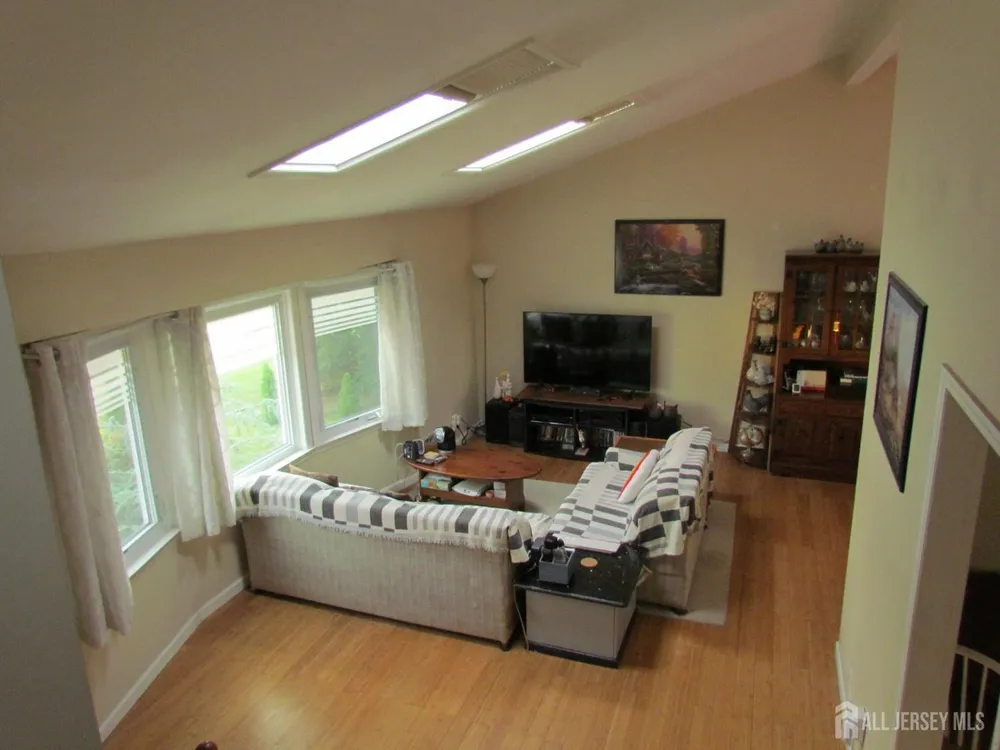 7 Wellington Rd, East Brunswick, NJ 08816
