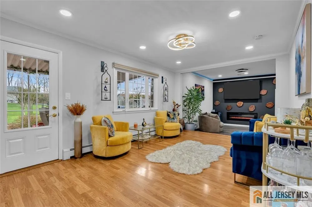 5 Travis Ct, Monroe, NJ 08831