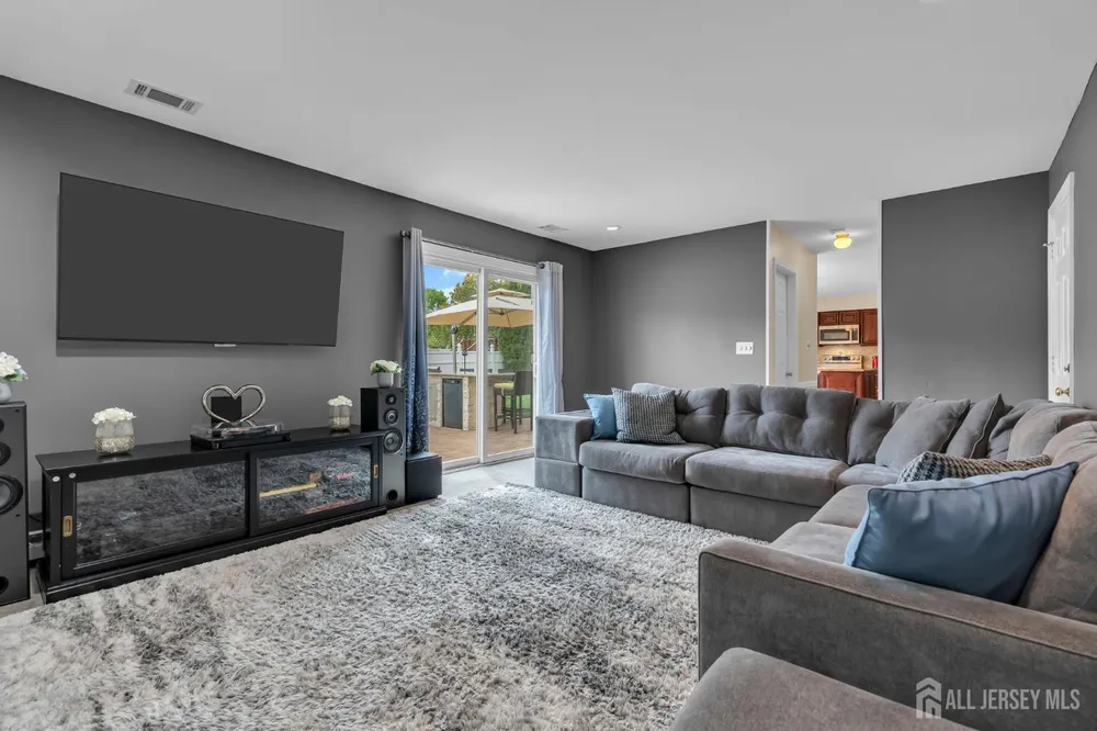 23 N Rhoda St, Monroe, NJ 08831