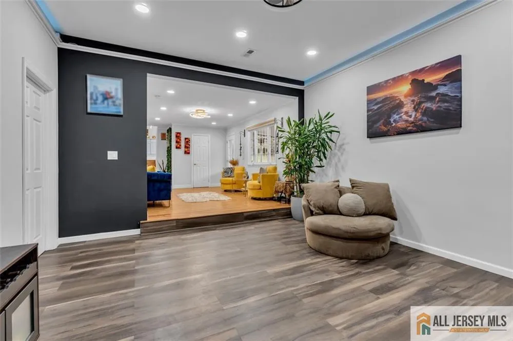 5 Travis Ct, Monroe, NJ 08831
