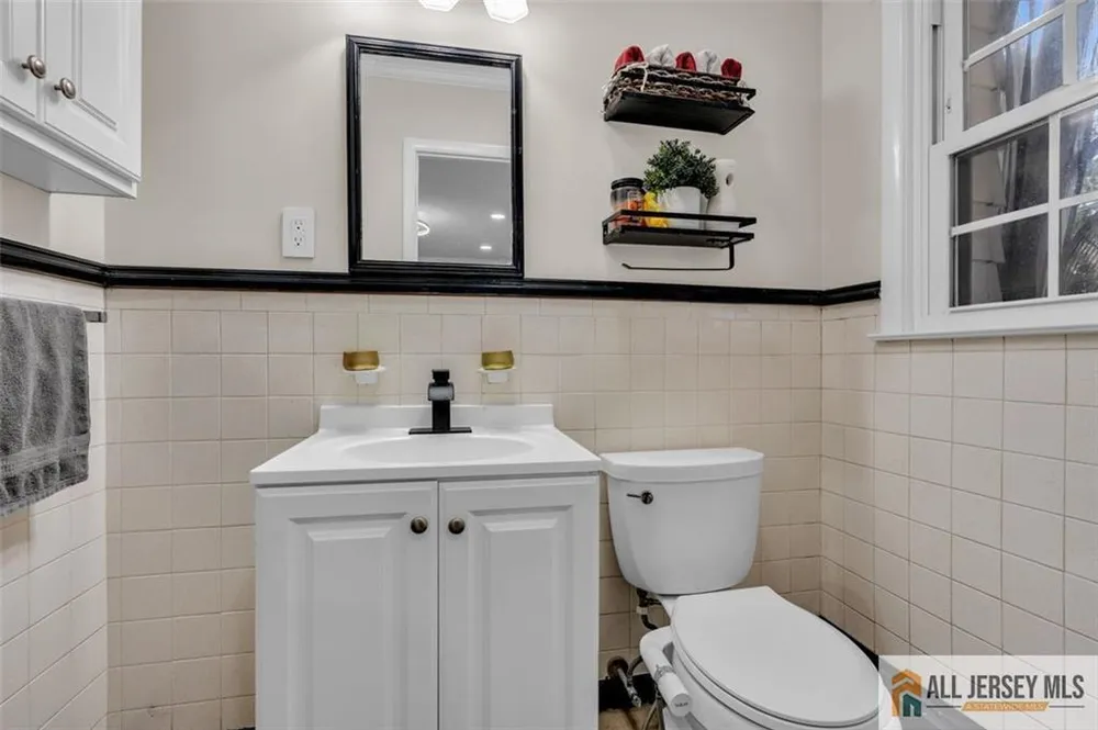 5 Travis Ct, Monroe, NJ 08831