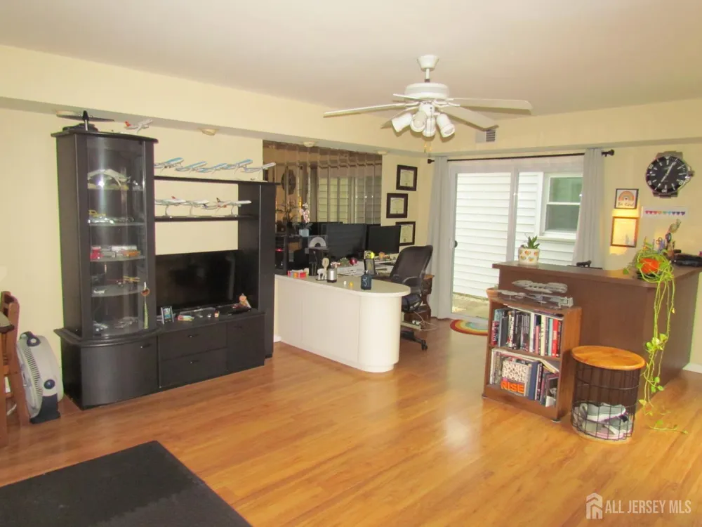 7 Wellington Rd, East Brunswick, NJ 08816