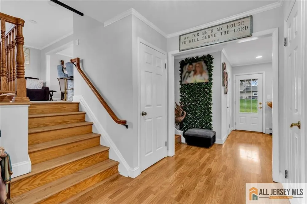 5 Travis Ct, Monroe, NJ 08831