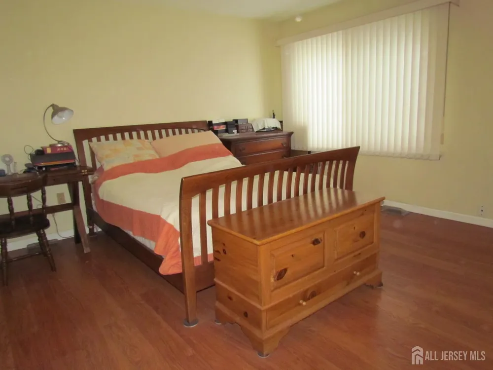 7 Wellington Rd, East Brunswick, NJ 08816