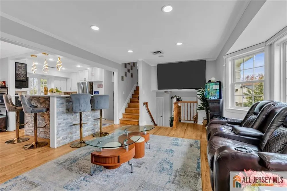 5 Travis Ct, Monroe, NJ 08831