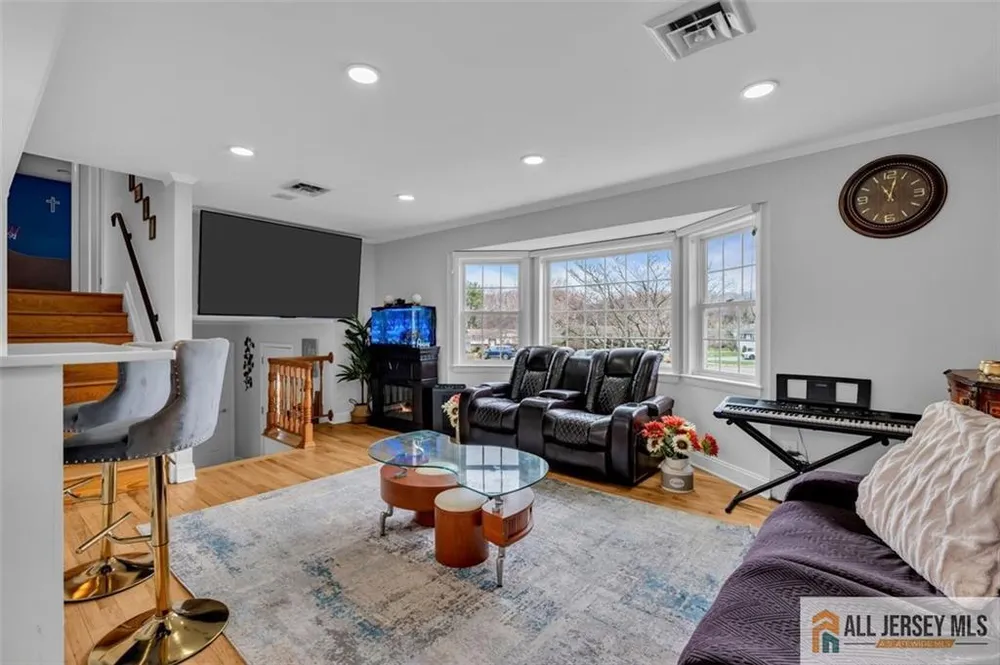 5 Travis Ct, Monroe, NJ 08831