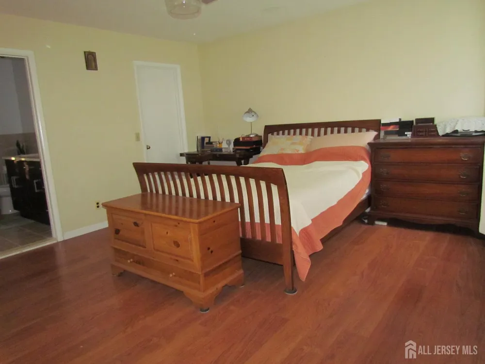 7 Wellington Rd, East Brunswick, NJ 08816