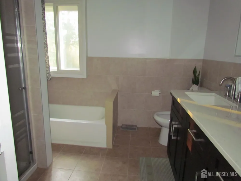 7 Wellington Rd, East Brunswick, NJ 08816