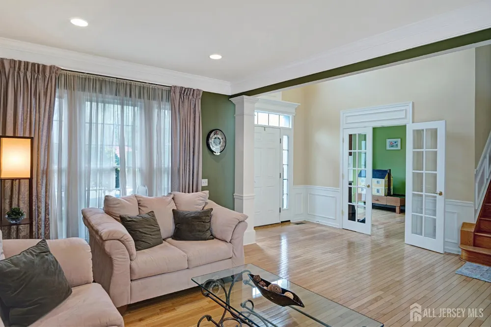 7 Hager St, East Brunswick, NJ 08816