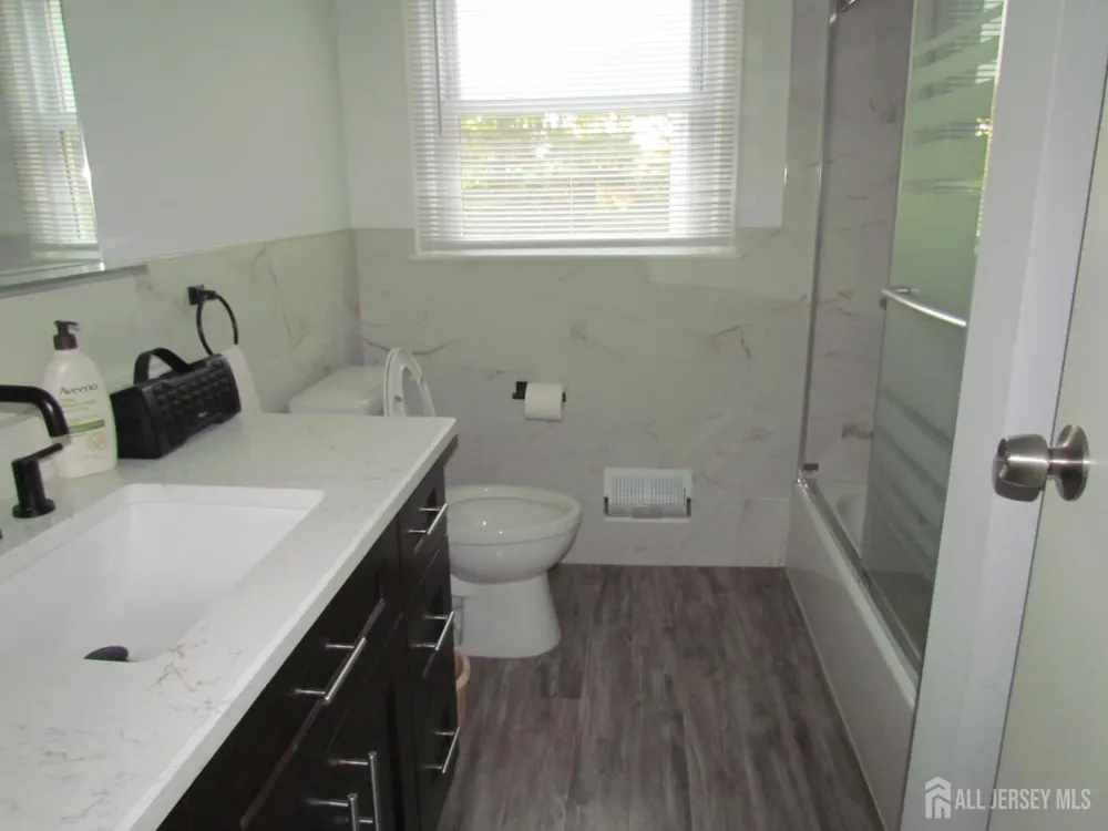 7 Wellington Rd, East Brunswick, NJ 08816