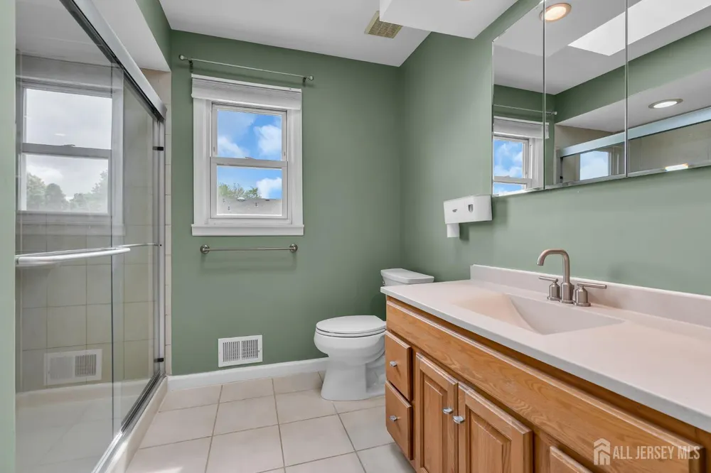 23 N Rhoda St, Monroe, NJ 08831