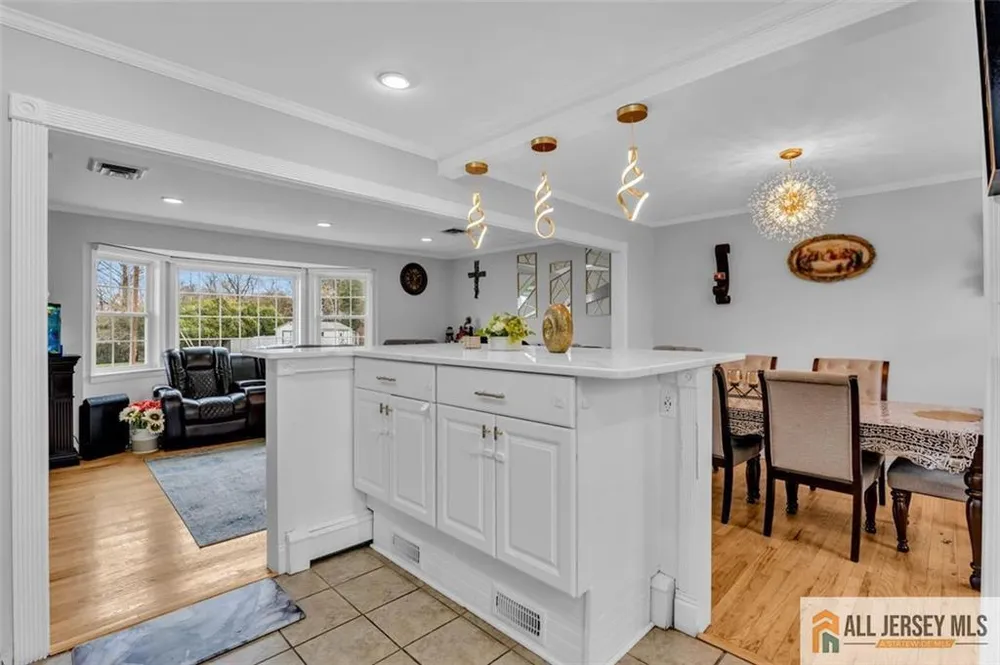 5 Travis Ct, Monroe, NJ 08831