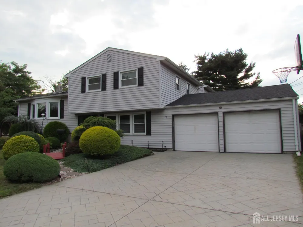 7 Wellington Rd, East Brunswick, NJ 08816