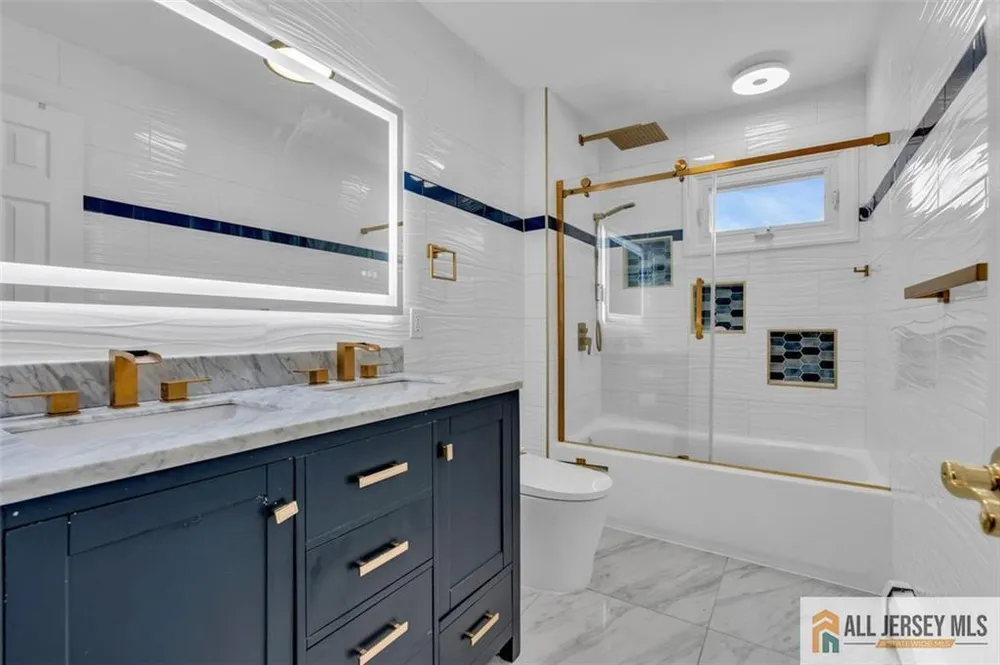 5 Travis Ct, Monroe, NJ 08831