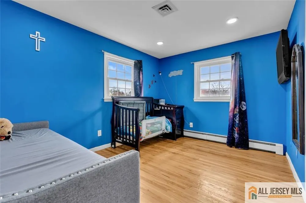 5 Travis Ct, Monroe, NJ 08831